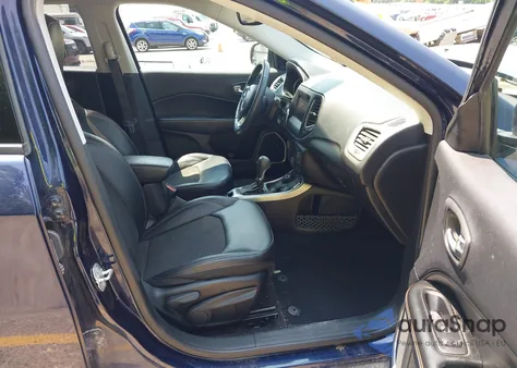 2020 Jeep Compass Latitude 4X4 z USA, uszkodzony, nr VIN 3C4NJDBB1LT116744